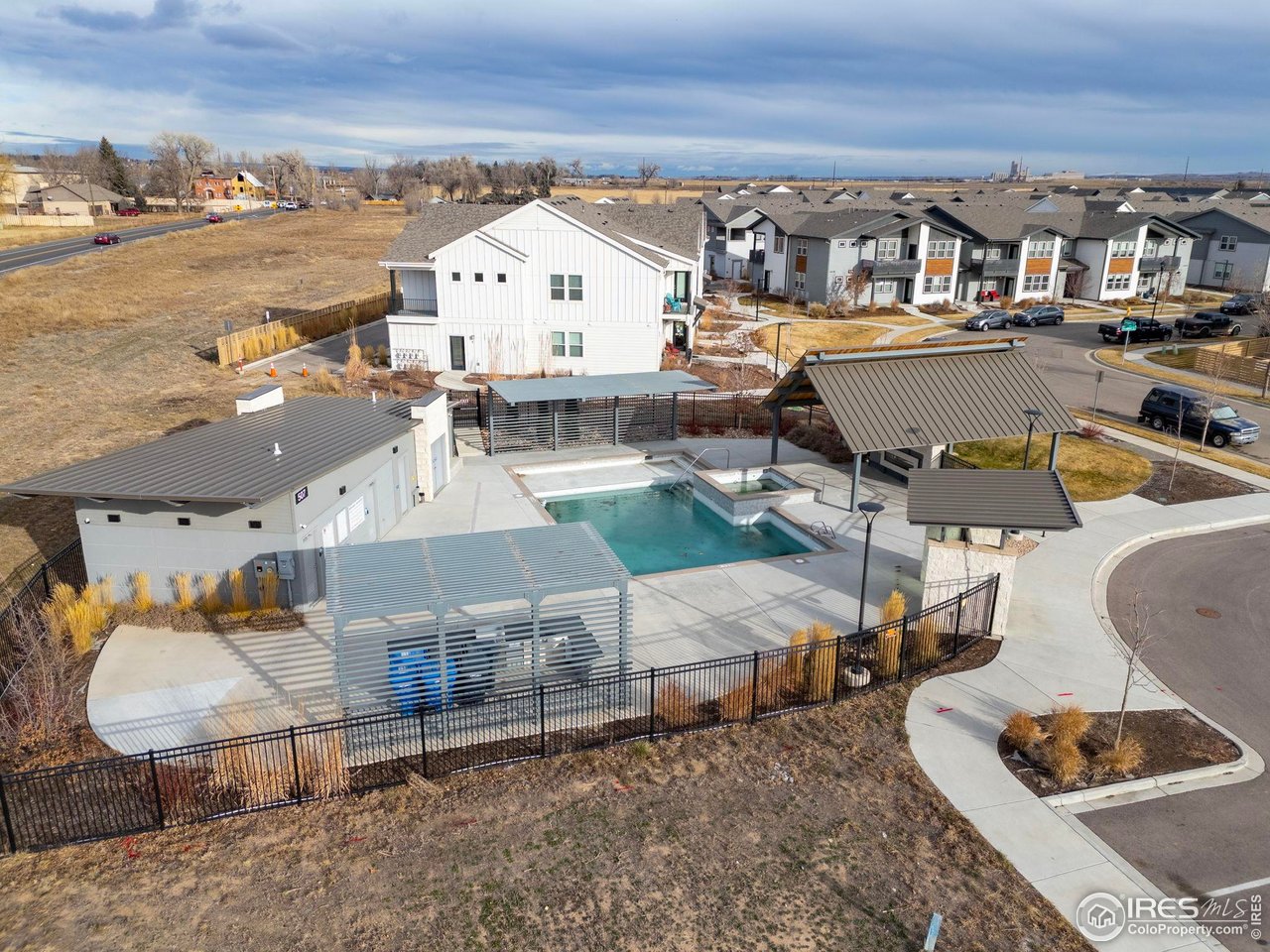 2706 Barnstormer St E