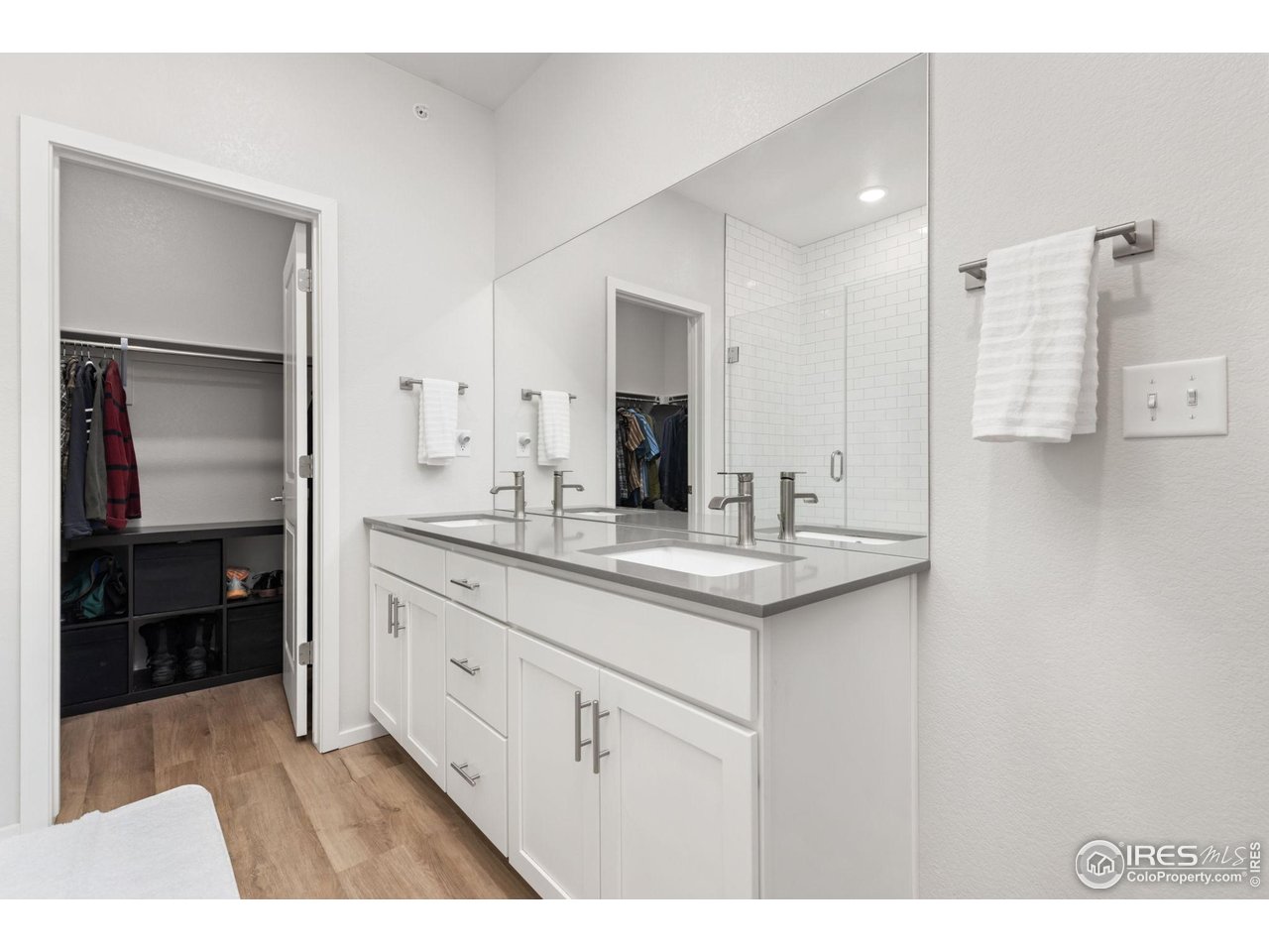 2706 Barnstormer St E