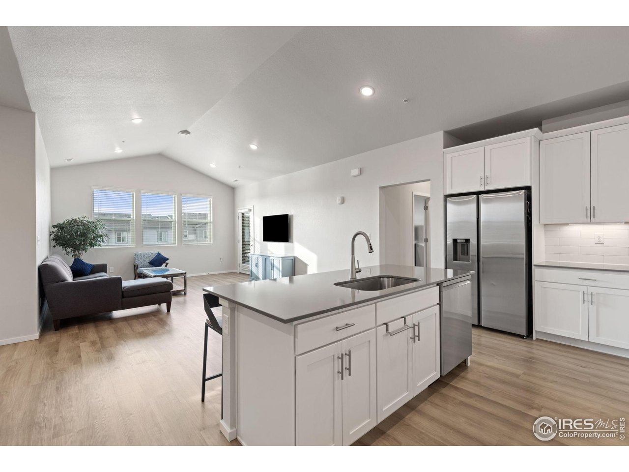 2706 Barnstormer St E