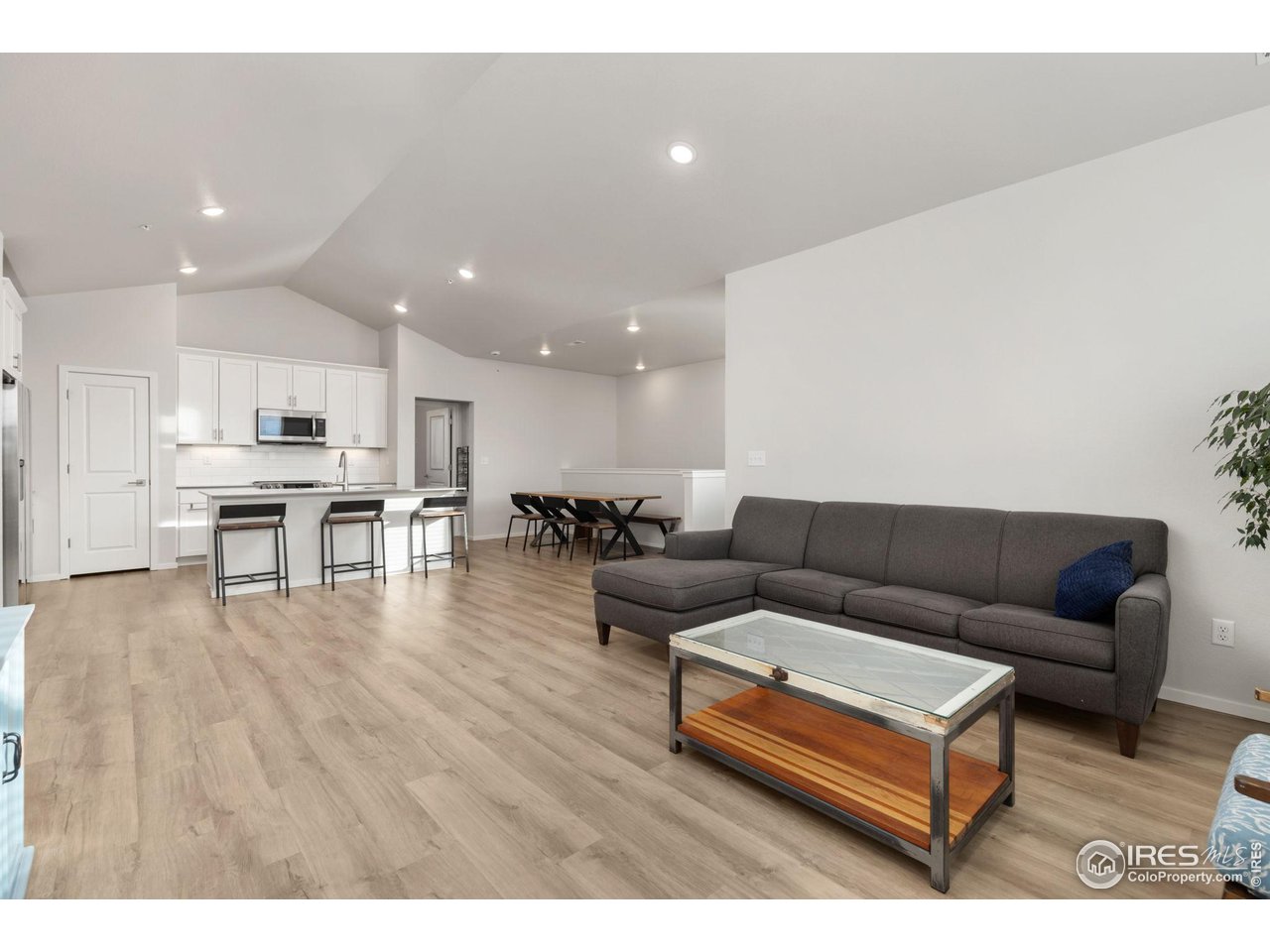 2706 Barnstormer St E