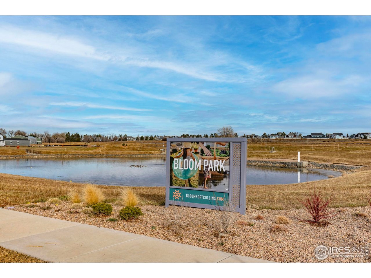 2706 Barnstormer St E