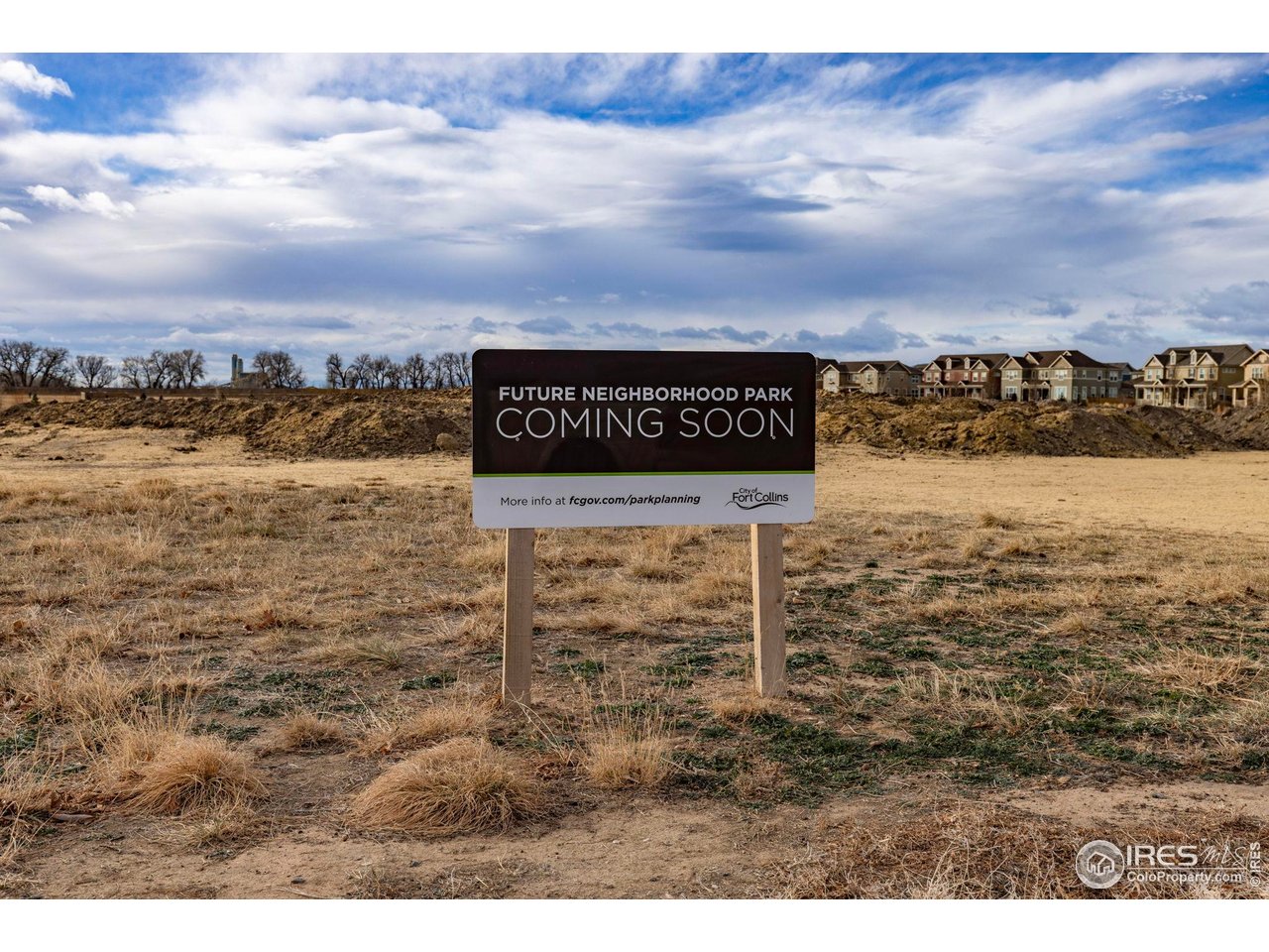 2706 Barnstormer St E