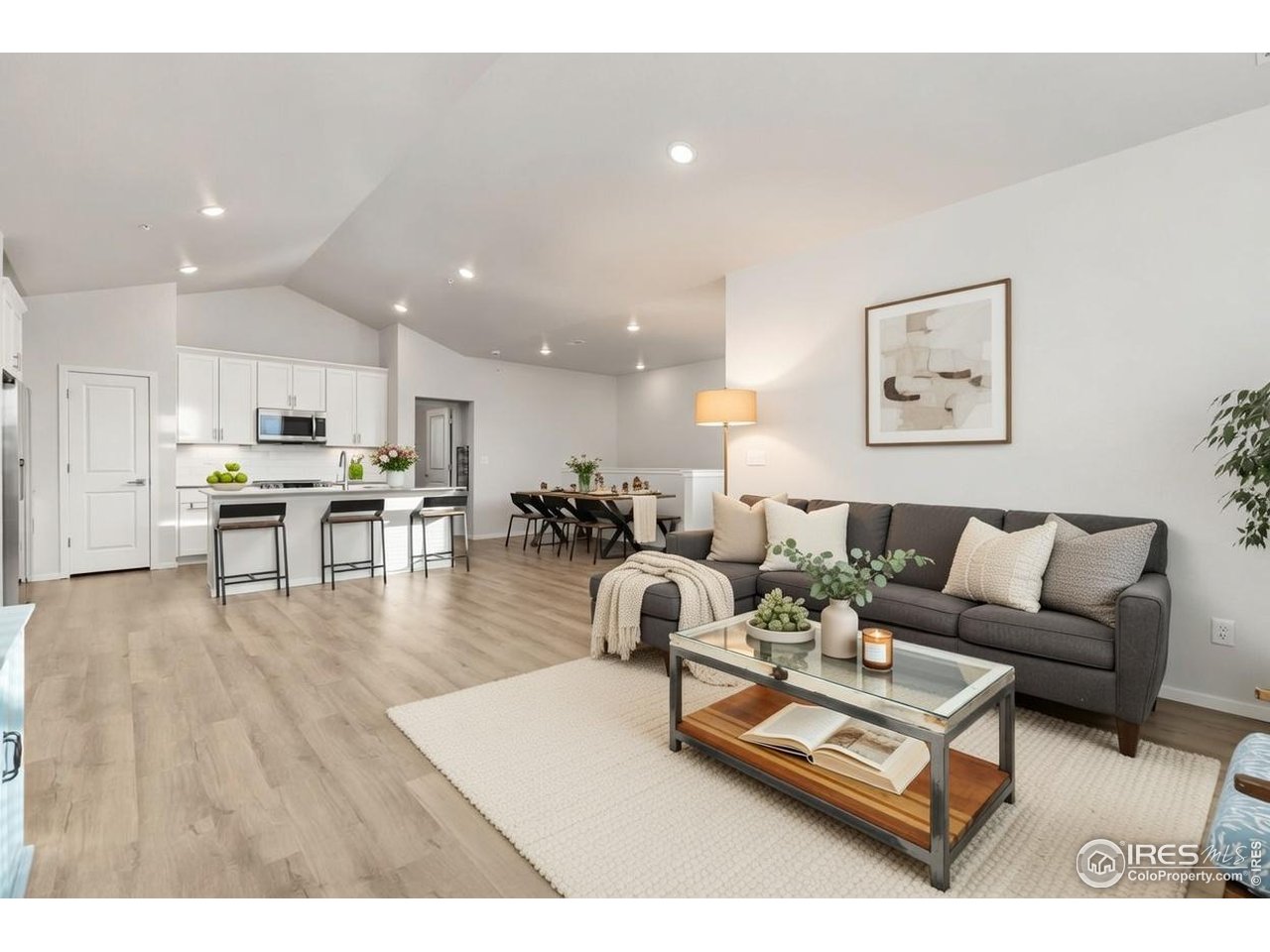 2706 Barnstormer St E