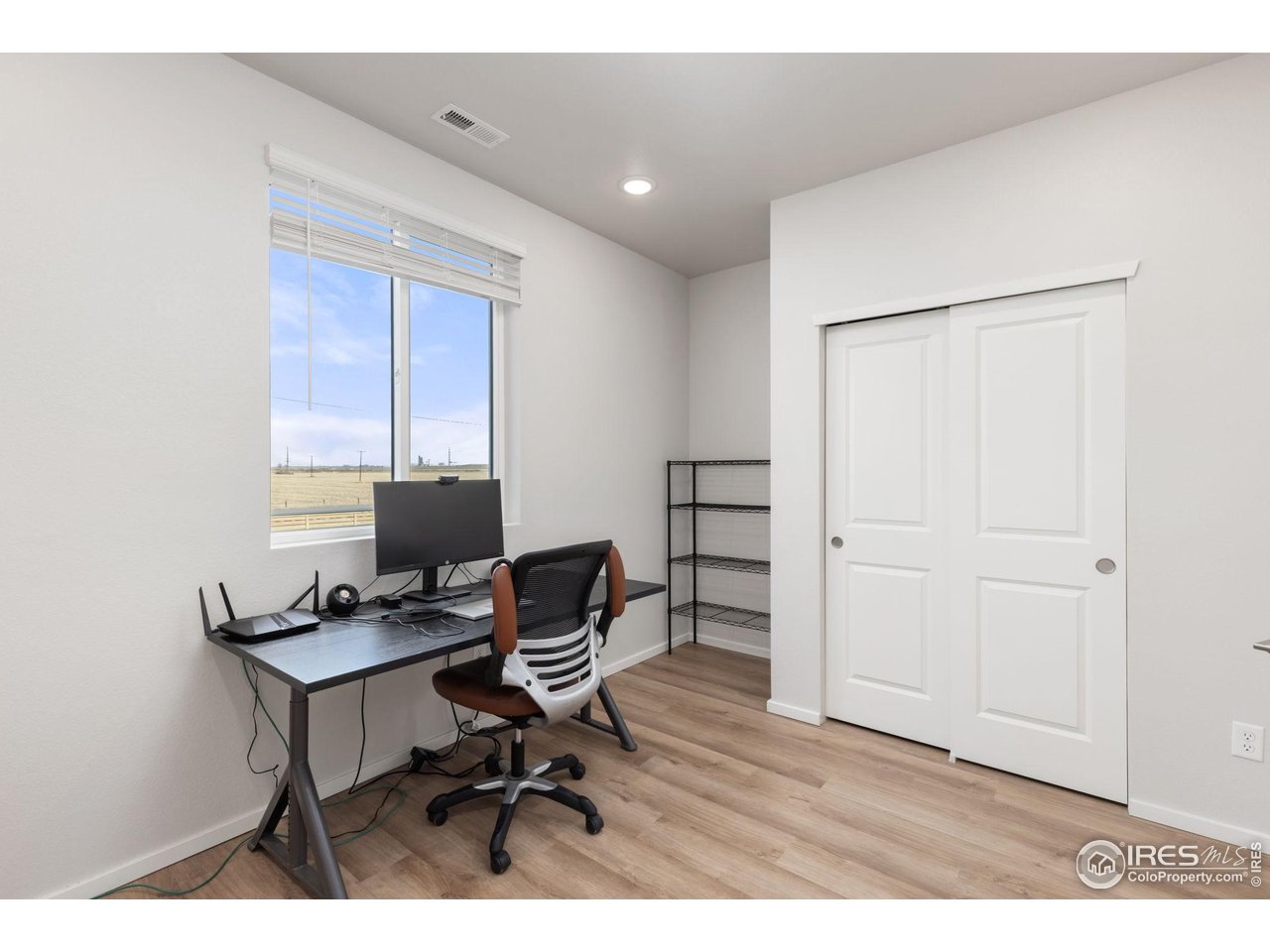 2706 Barnstormer St E