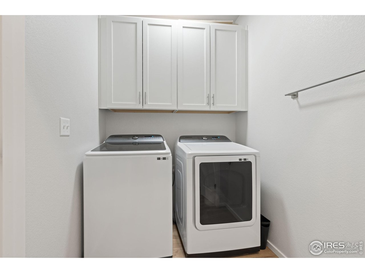 2706 Barnstormer St E