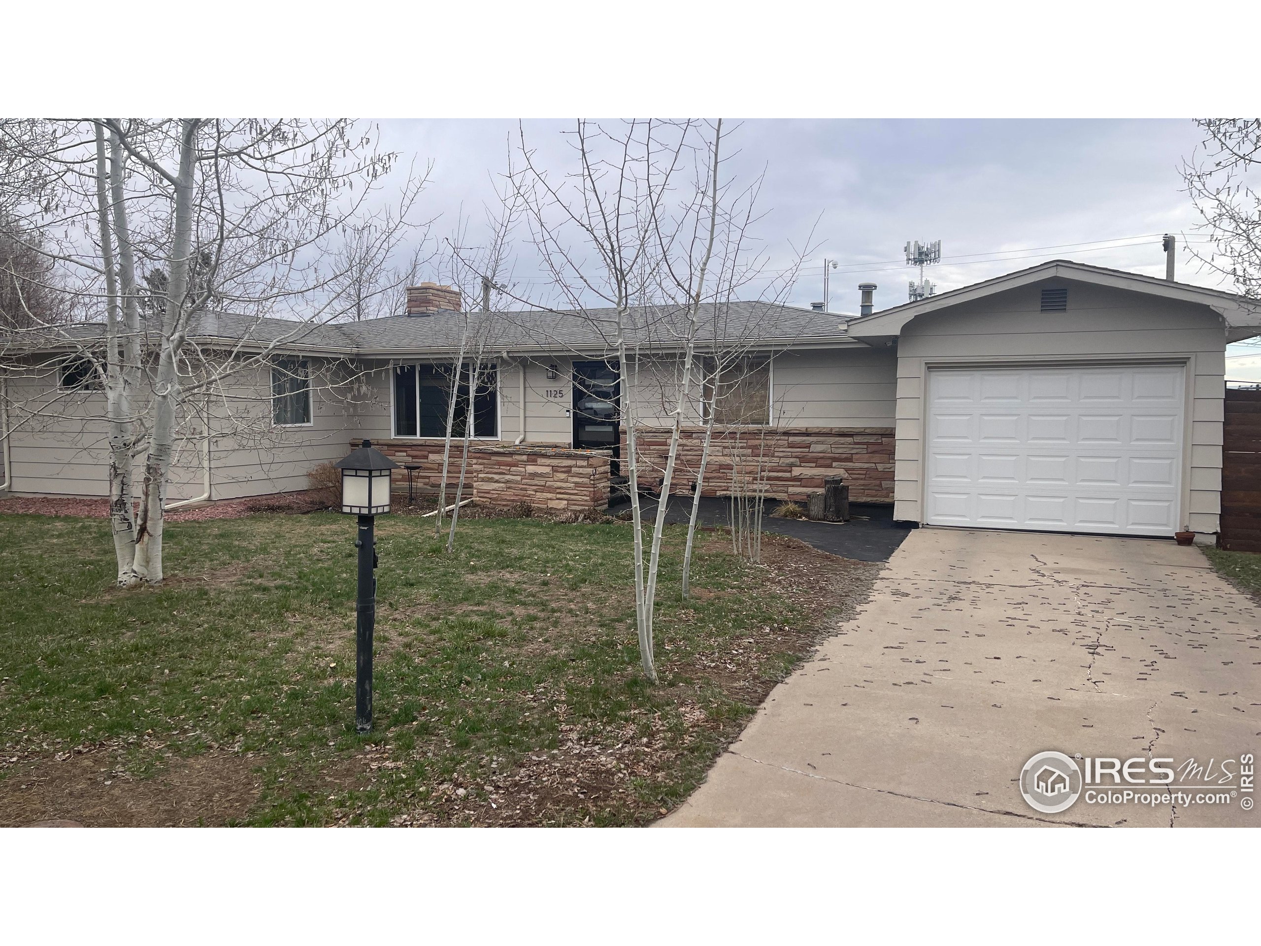 1125 W Broadmoor Dr