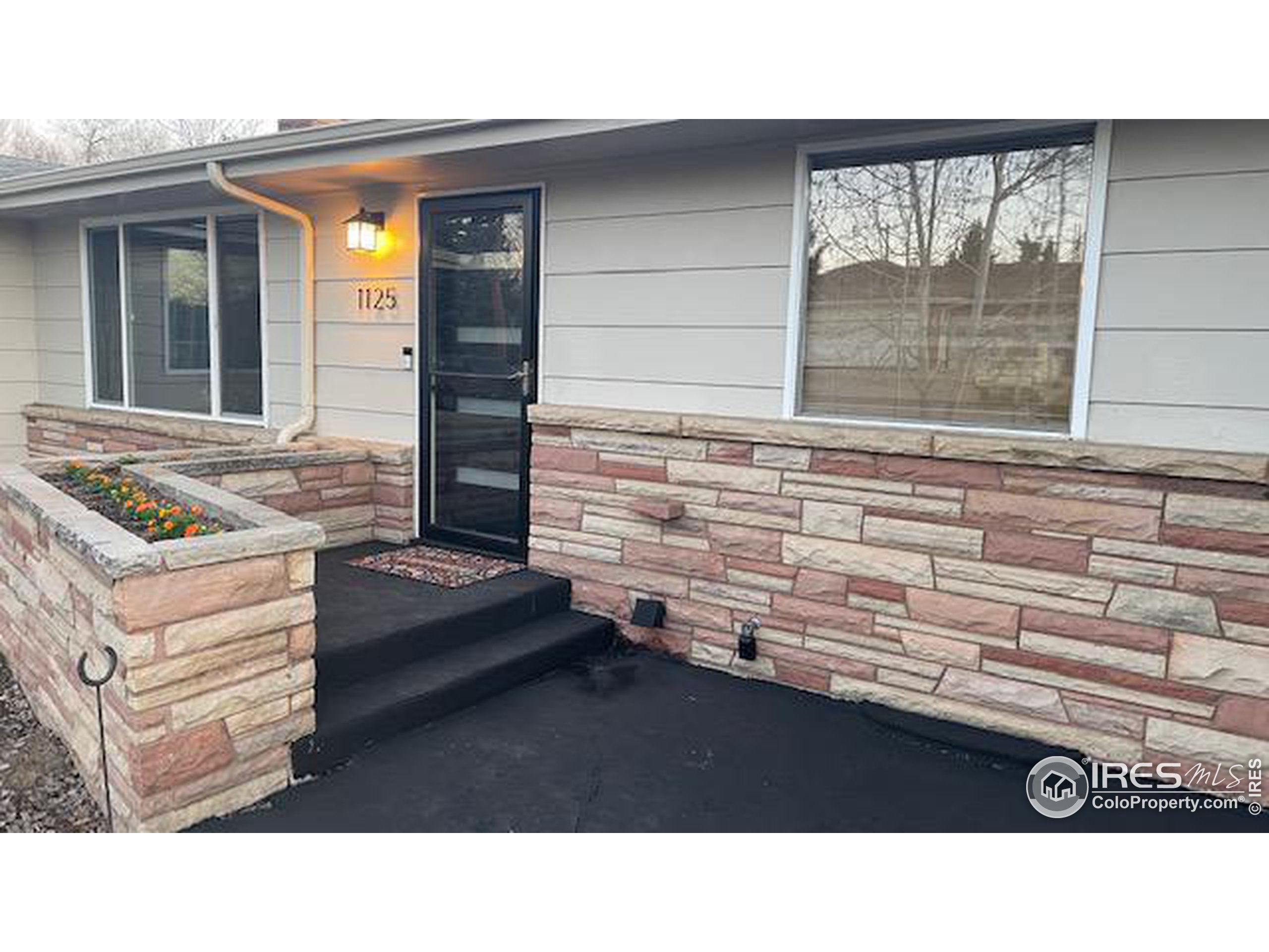 1125 W Broadmoor Dr