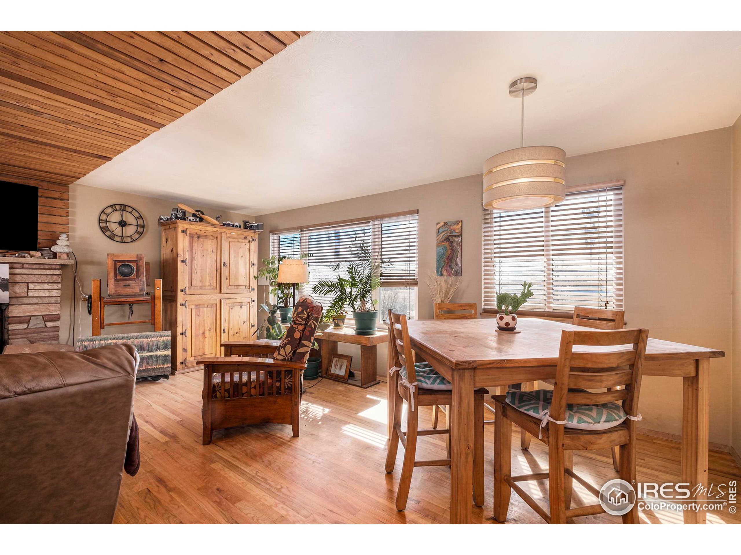 1125 W Broadmoor Dr