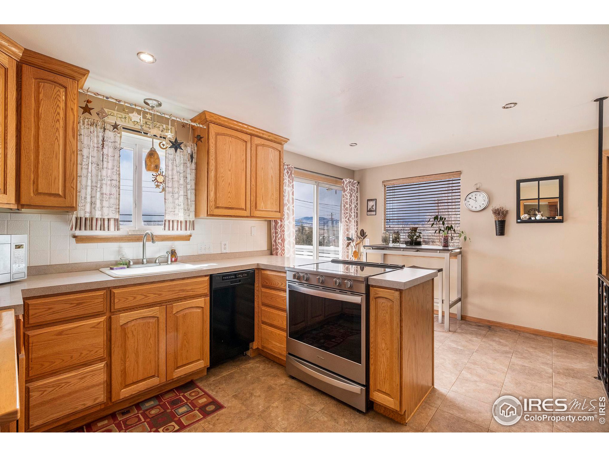 1125 W Broadmoor Dr
