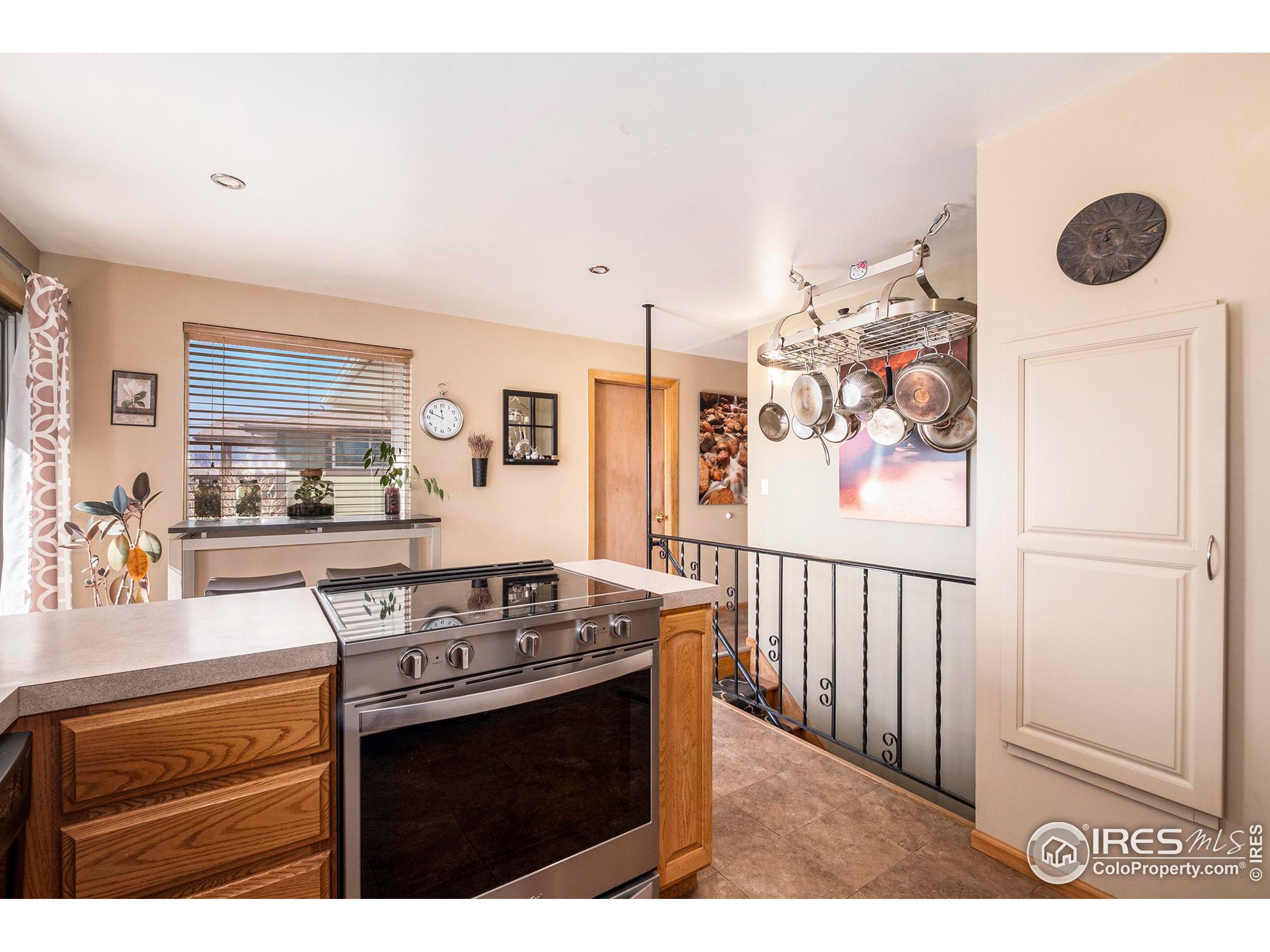 1125 W Broadmoor Dr