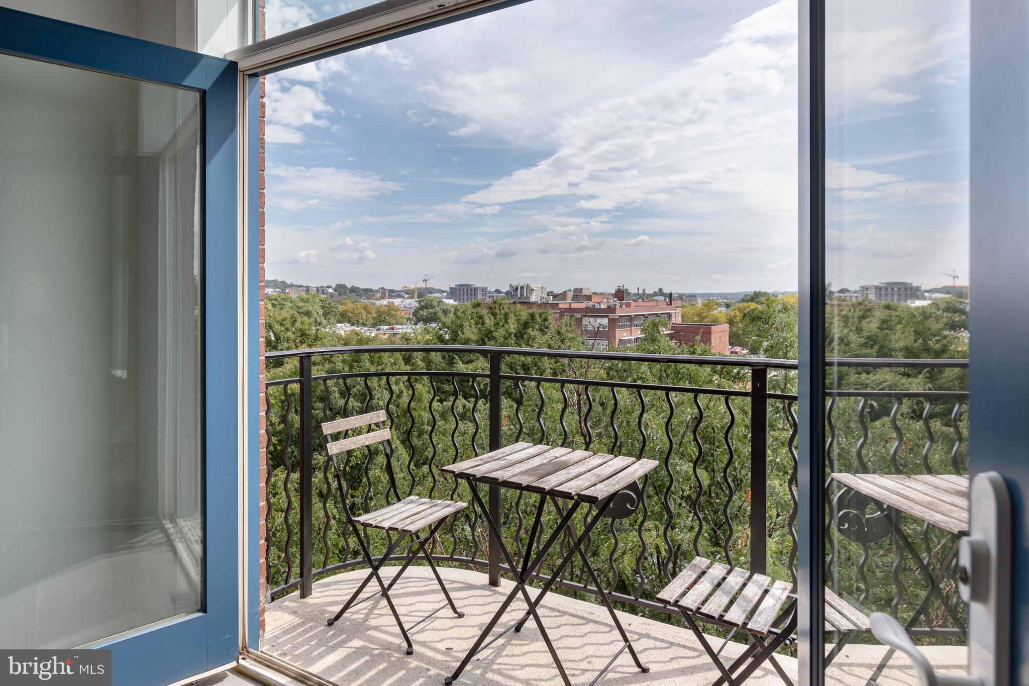 401 13th STREET NE Unit: PH5
