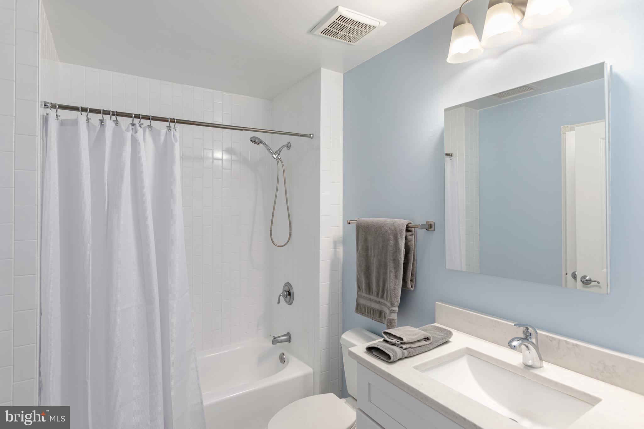 401 13th STREET NE Unit: PH5