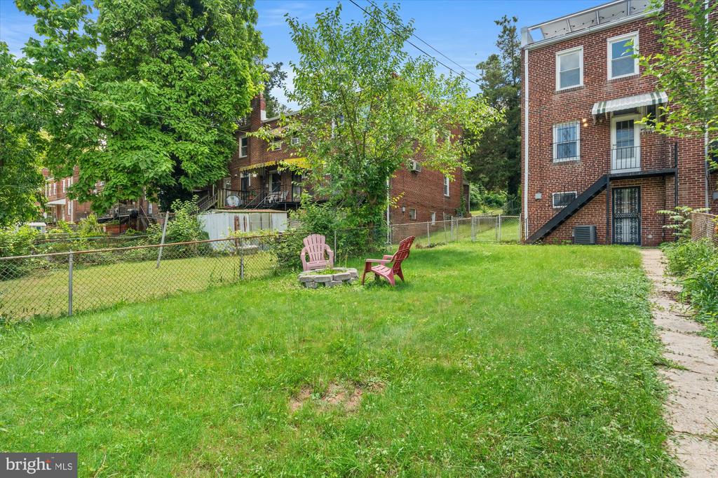 4022 Blaine St NE