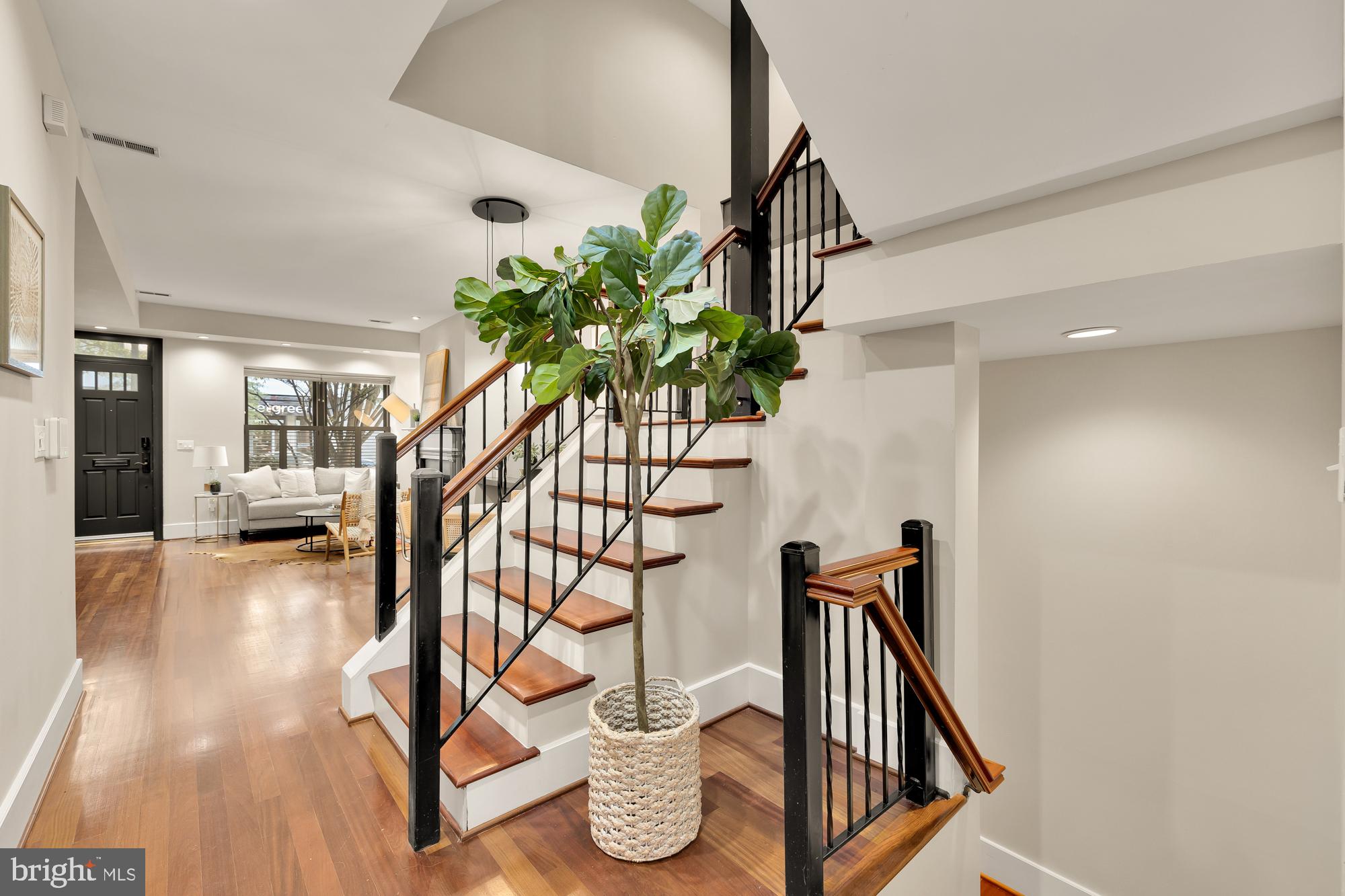 1342 W ST NW