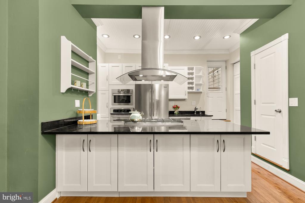 312 9TH STREET NE