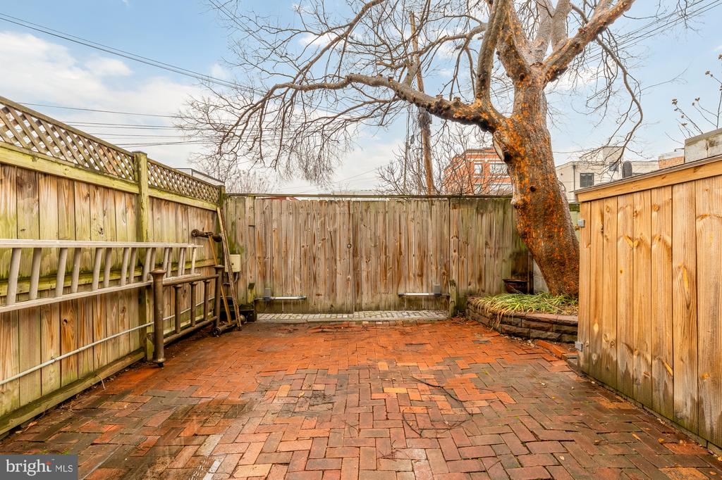 312 9TH STREET NE