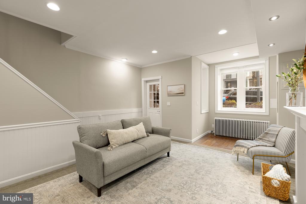 312 9TH STREET NE