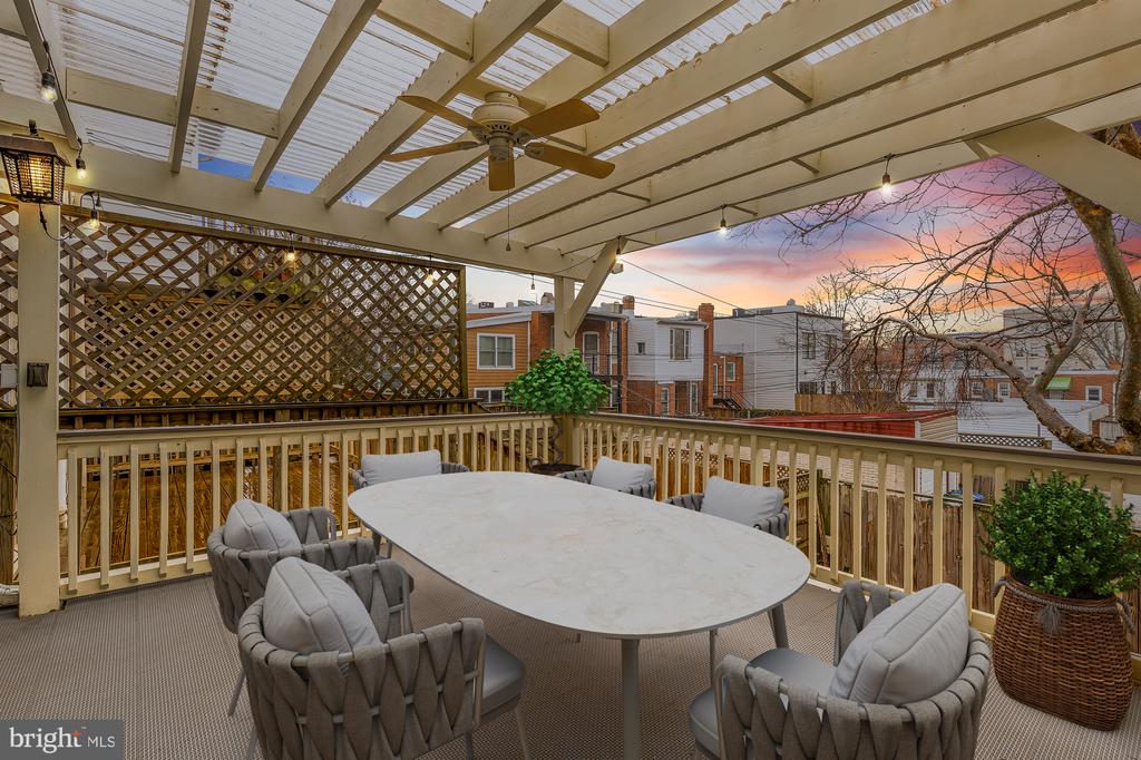 312 9TH STREET NE