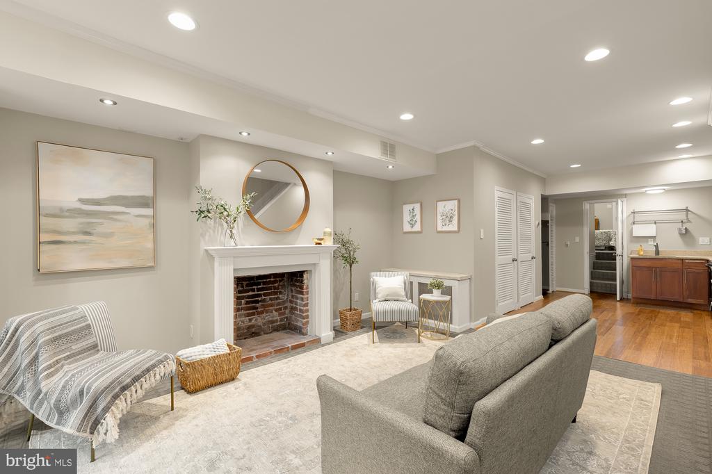 312 9TH STREET NE