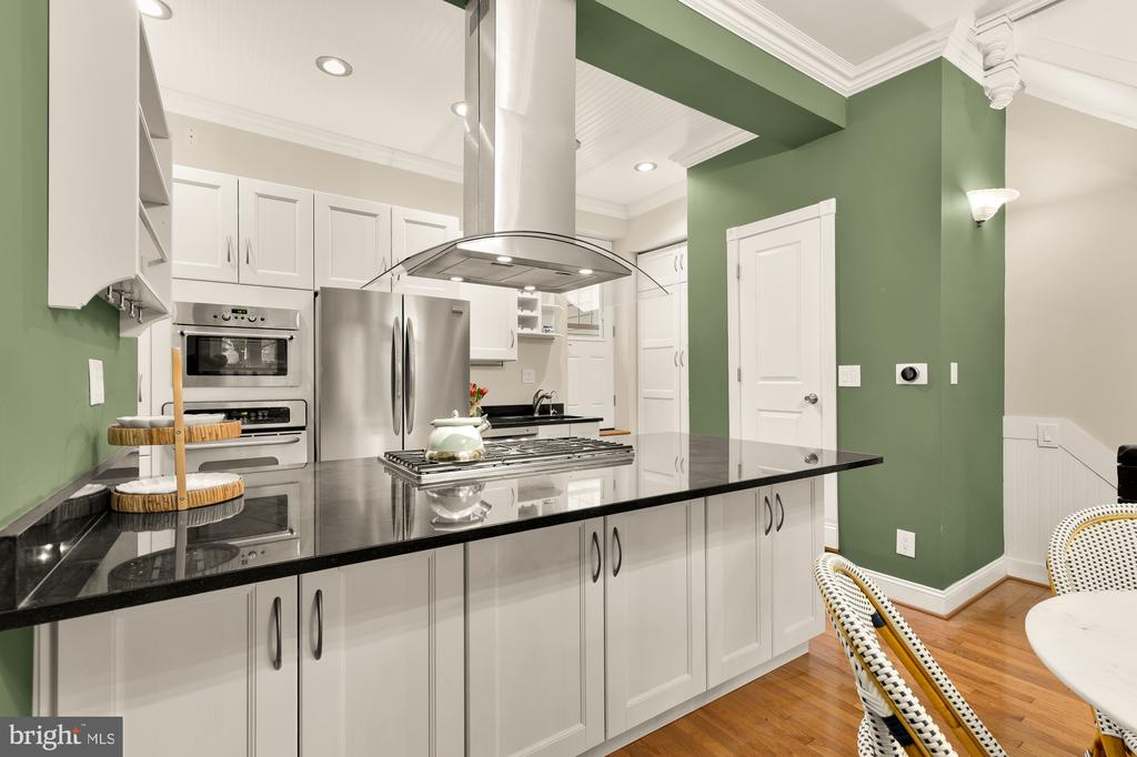 312 9TH STREET NE