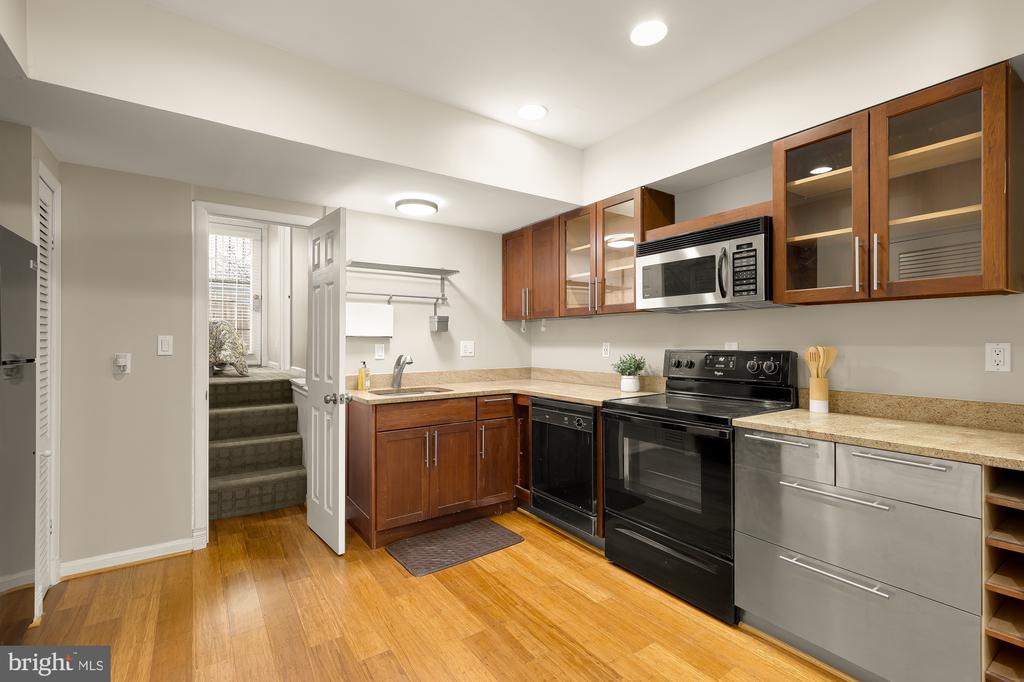 312 9TH STREET NE