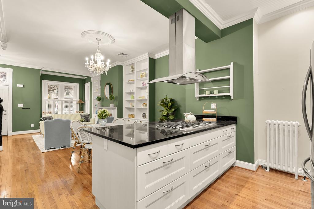 312 9TH STREET NE