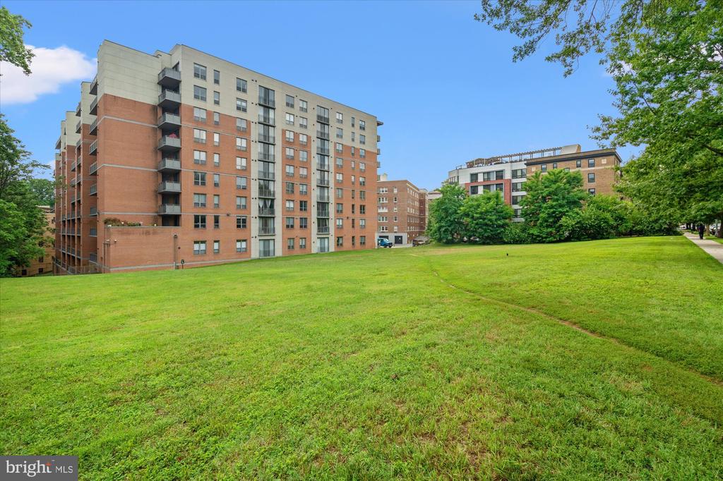 3883 CONNECTICUT AVENUE NW Unit: 812