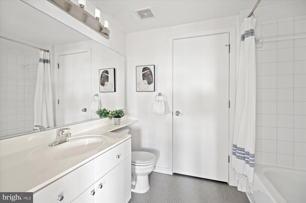 3883 CONNECTICUT AVENUE NW Unit: 812
