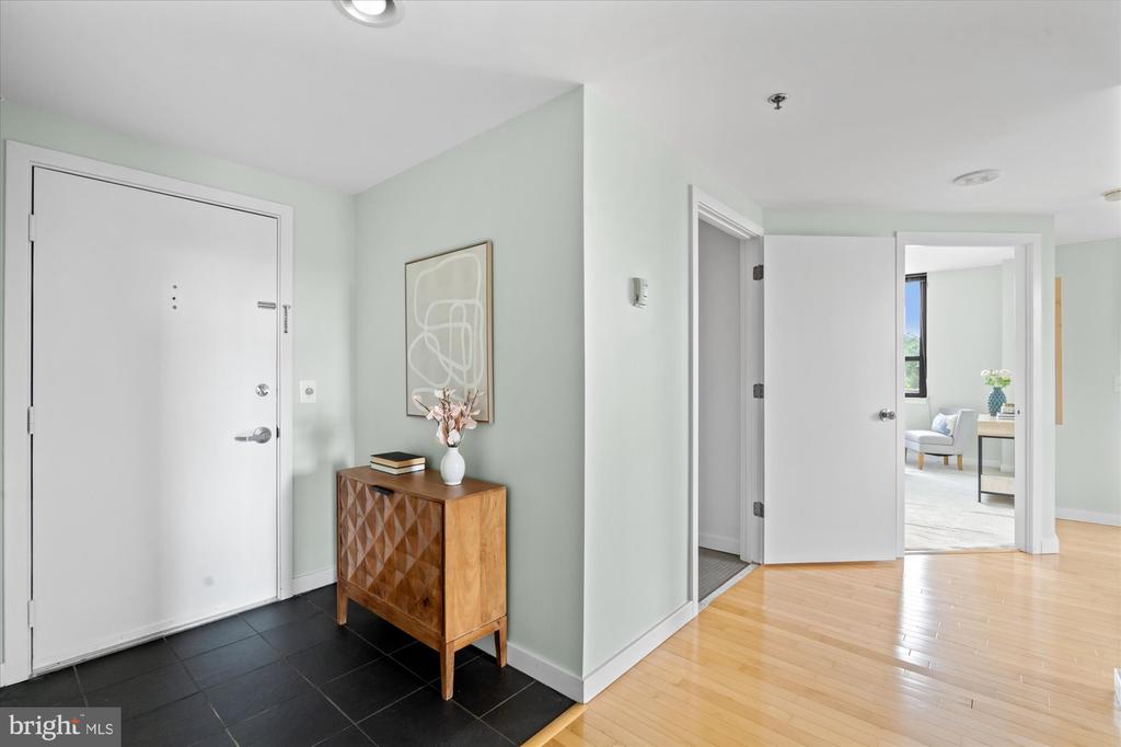 3883 CONNECTICUT AVENUE NW Unit: 812