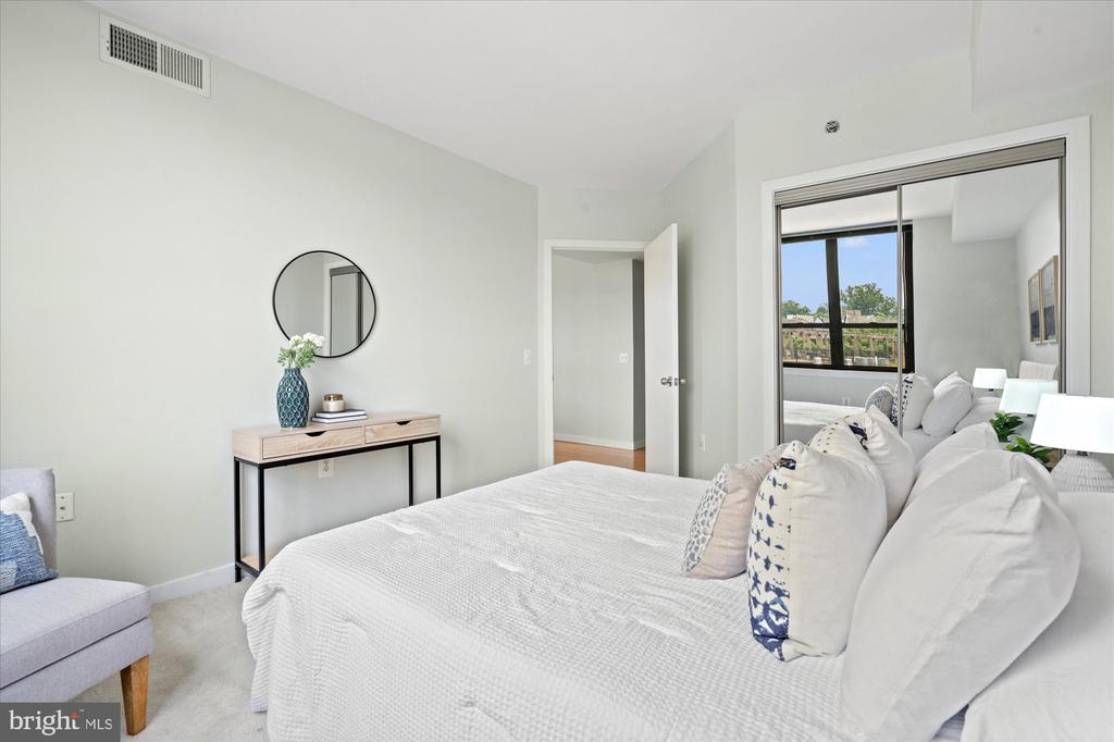 3883 CONNECTICUT AVENUE NW Unit: 812