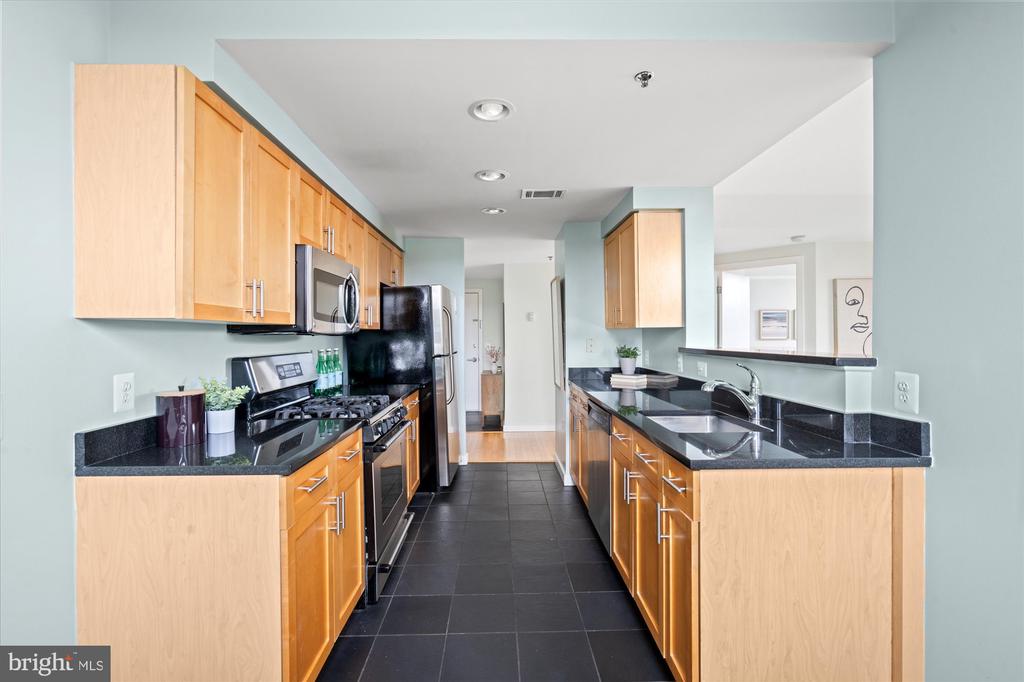 3883 CONNECTICUT AVENUE NW Unit: 812