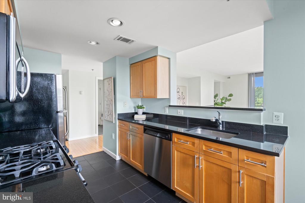 3883 CONNECTICUT AVENUE NW Unit: 812