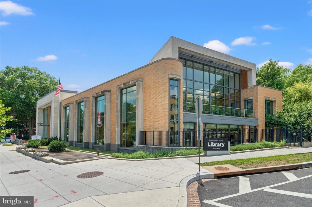3883 CONNECTICUT AVENUE NW Unit: 812
