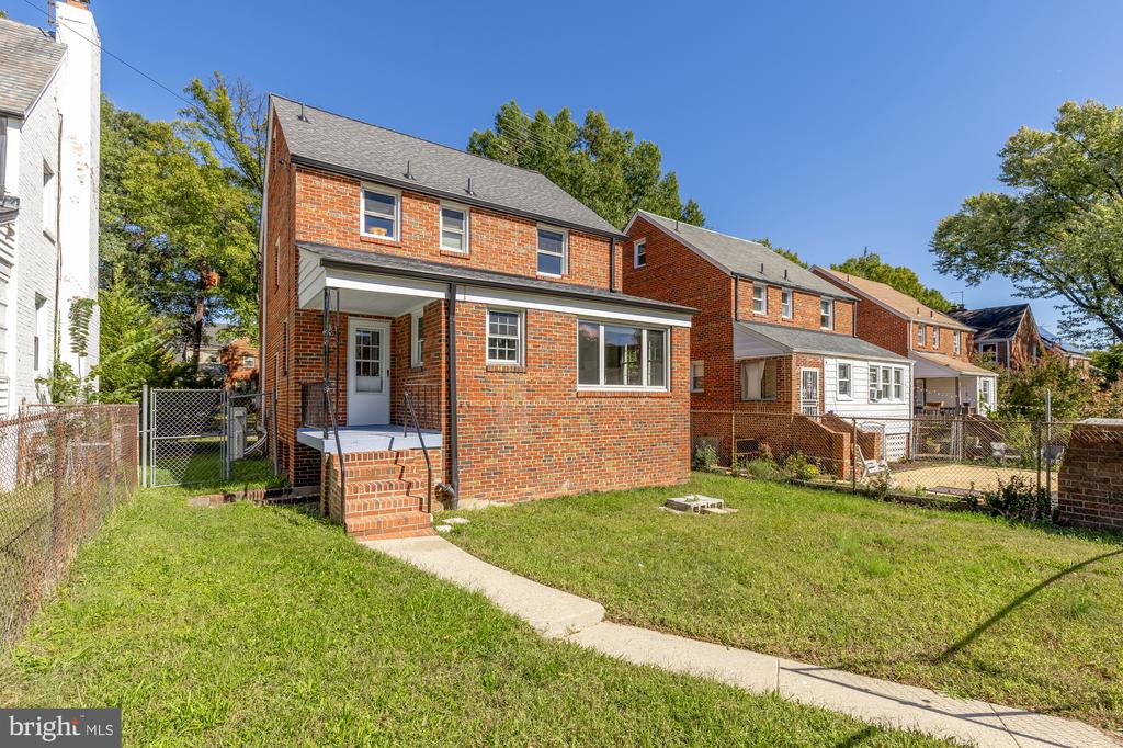 4422 SOUTH DAKOTA AVENUE NE