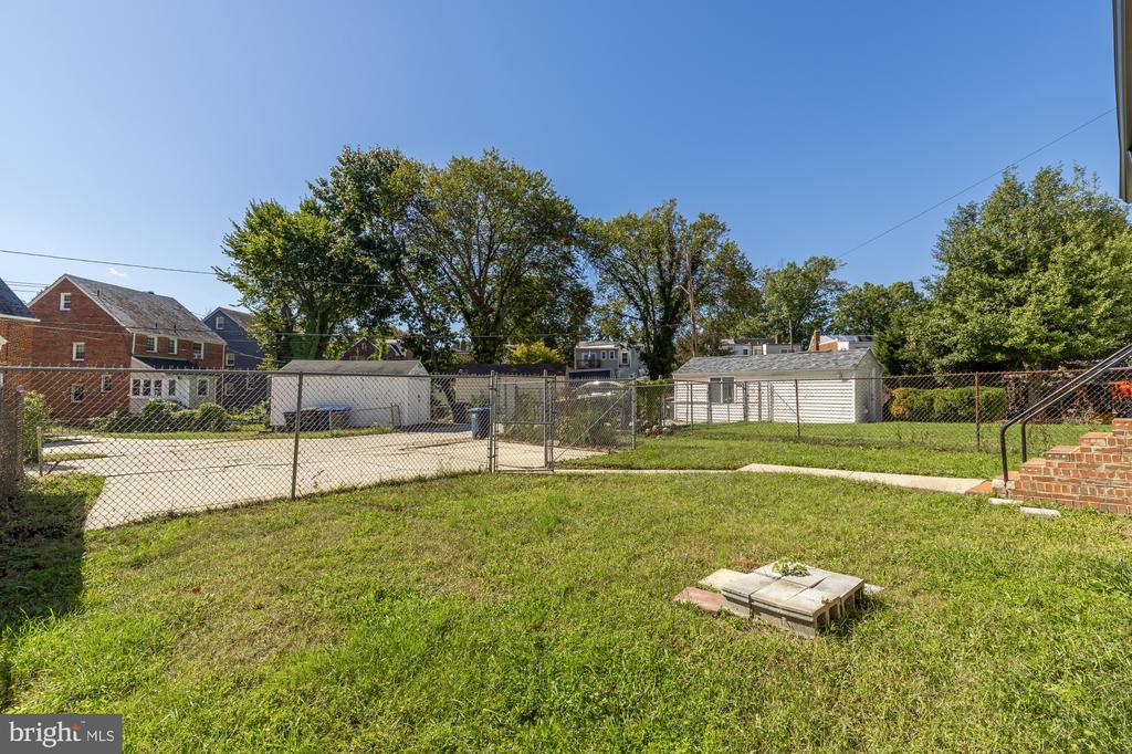4422 SOUTH DAKOTA AVENUE NE