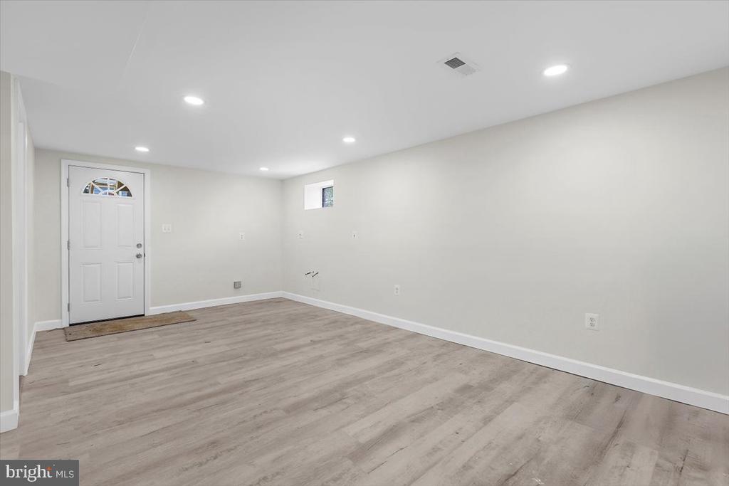 8303 Navahoe Dr