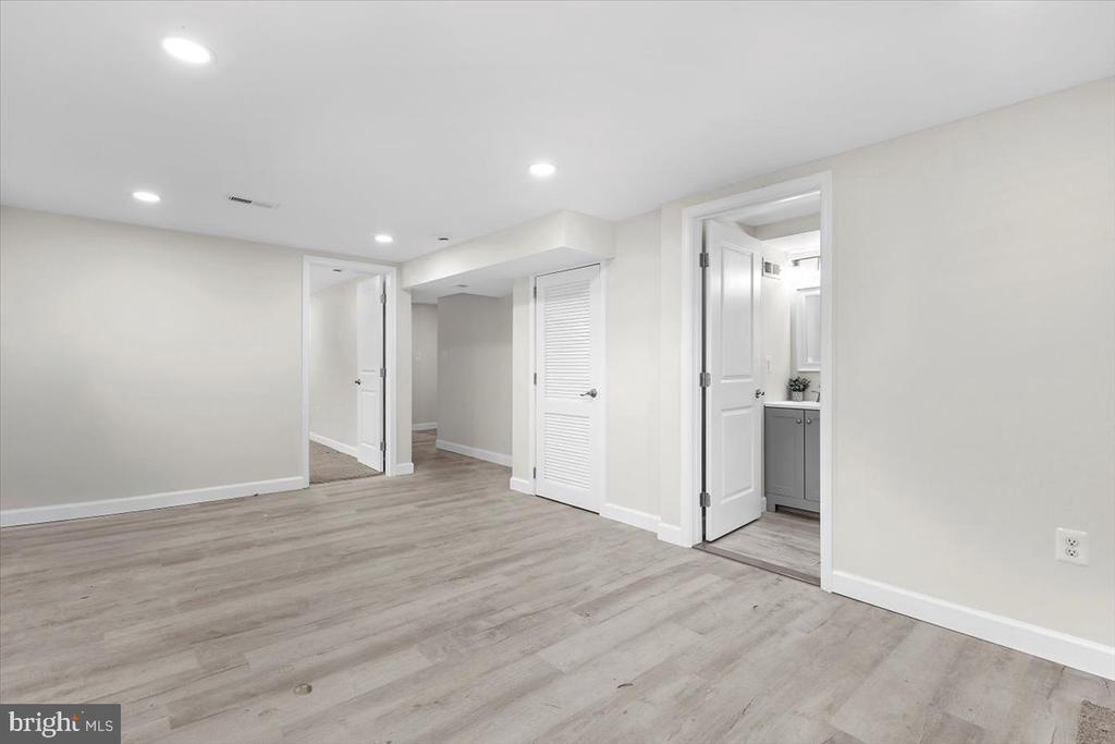 8303 Navahoe Dr