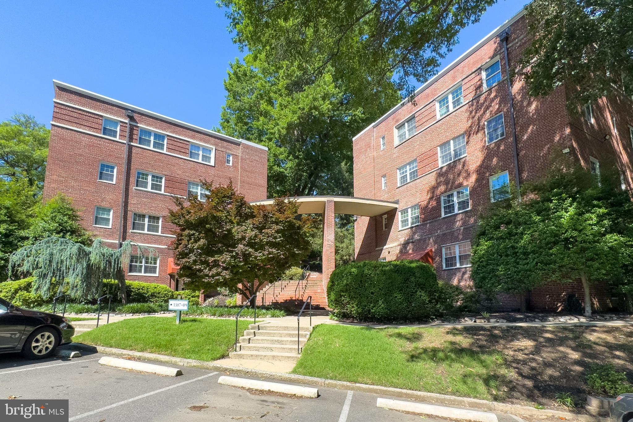 1303 N Ode St #204