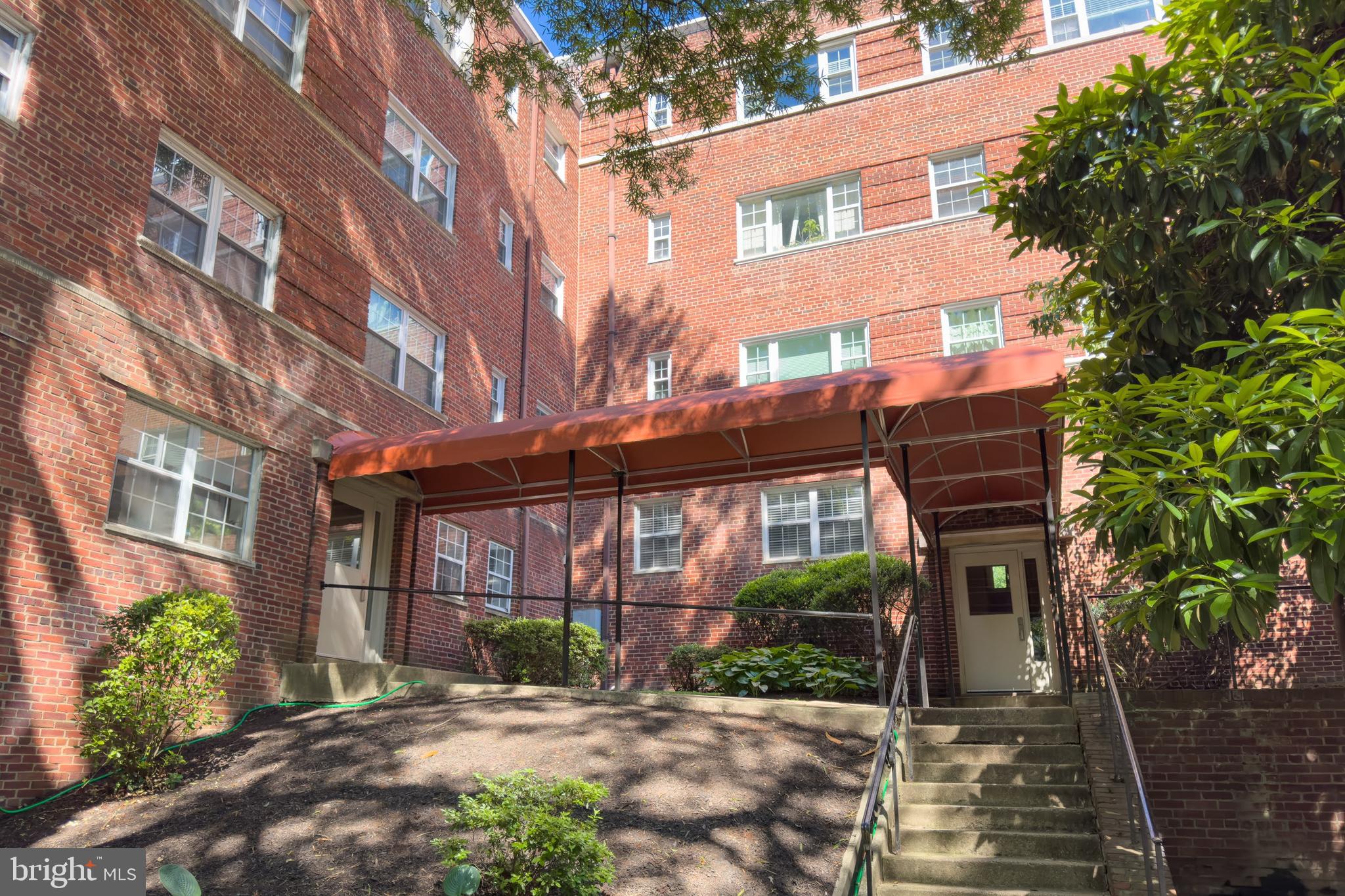 1303 N Ode St #204