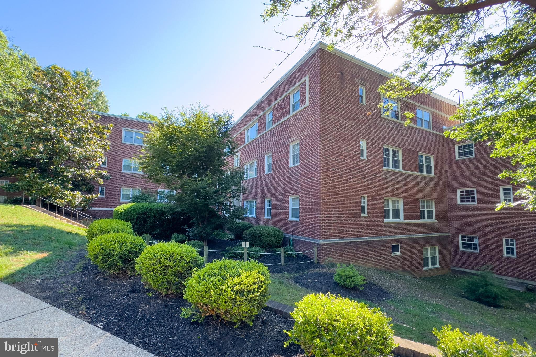 1303 N Ode St #204