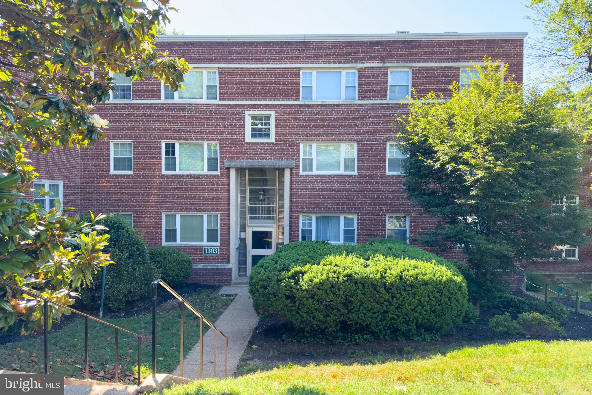 1303 N Ode St #204