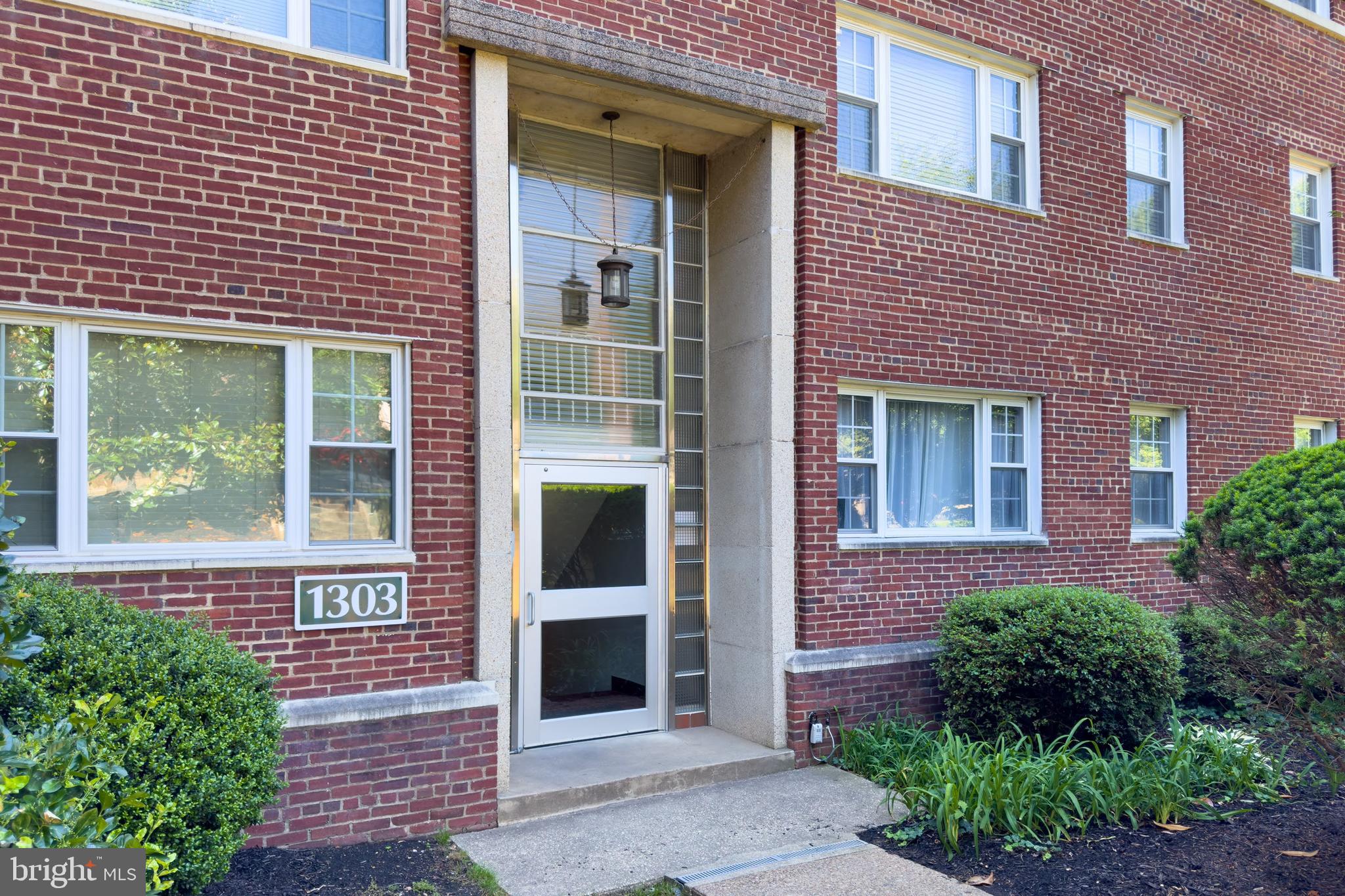 1303 N Ode St #204