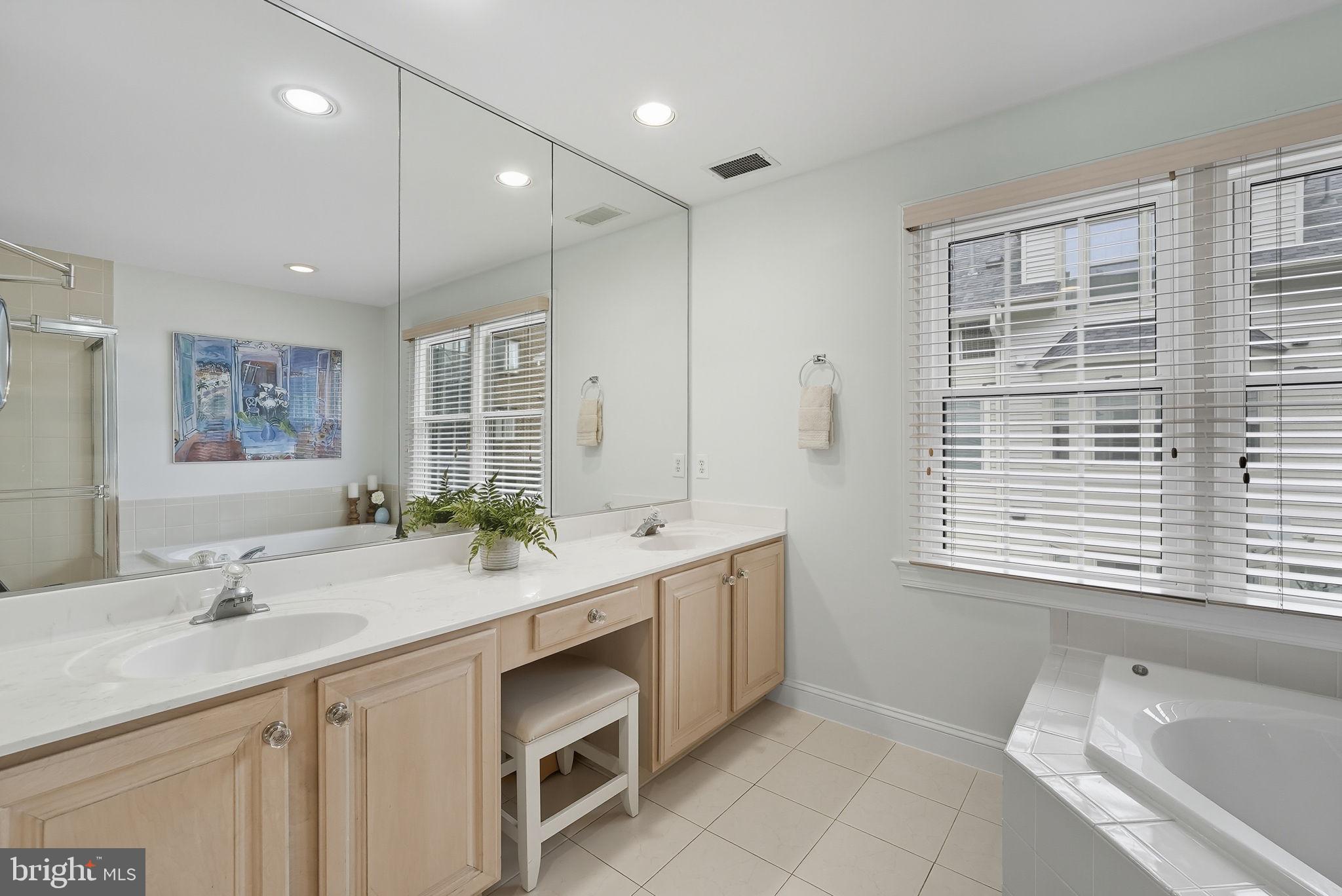 1044 N STAFFORD STREET