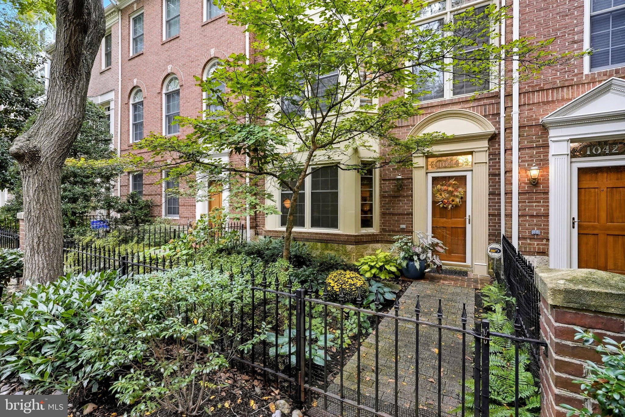 1044 N STAFFORD STREET