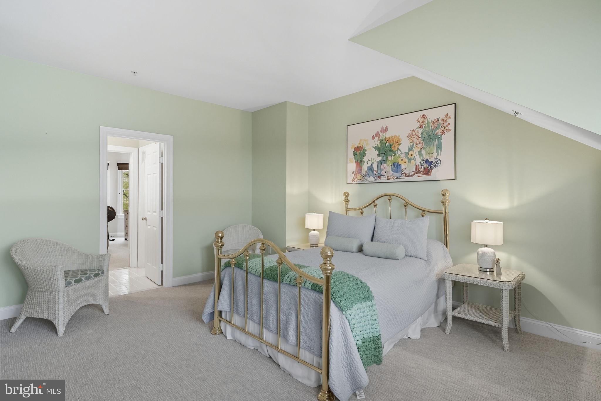 1044 N STAFFORD STREET