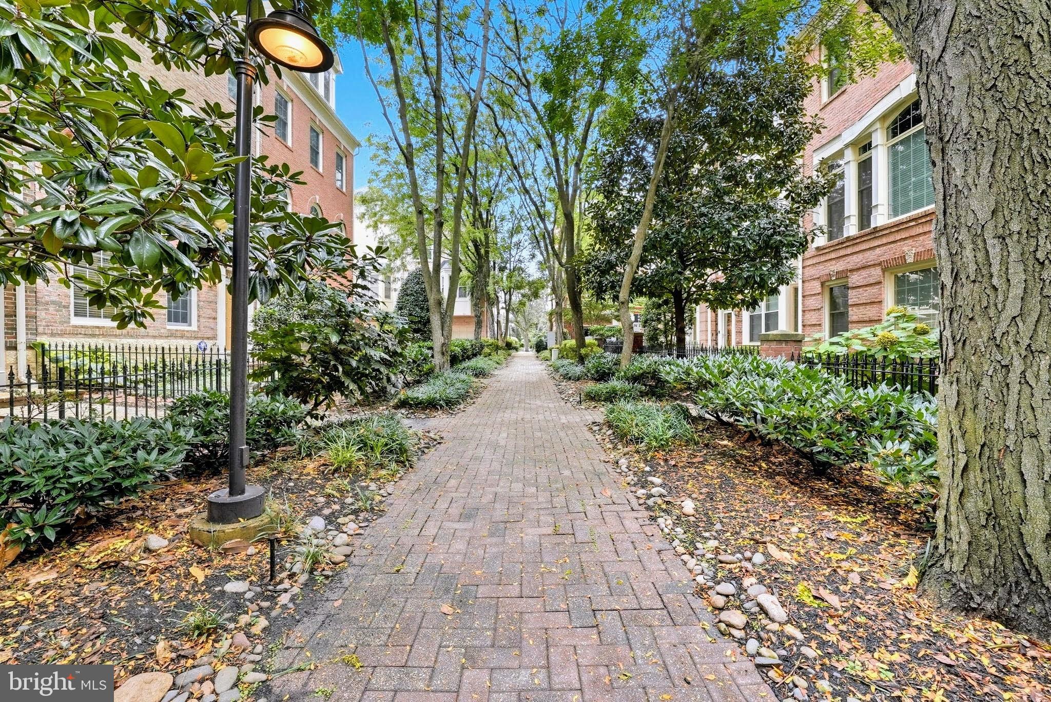 1044 N STAFFORD STREET