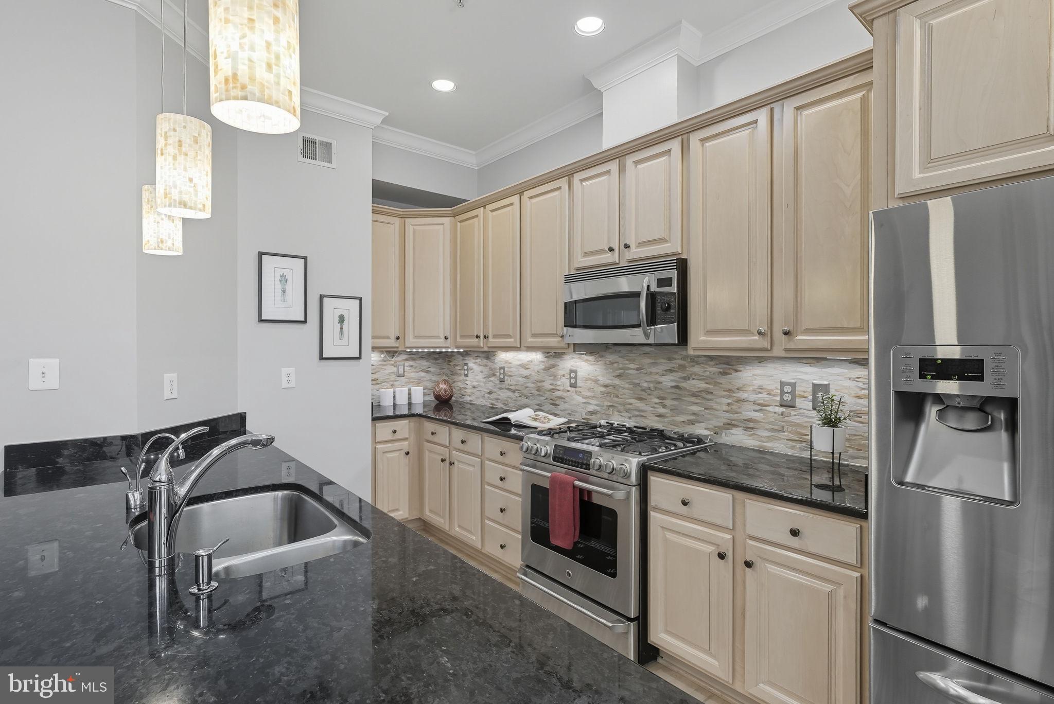 1044 N STAFFORD STREET