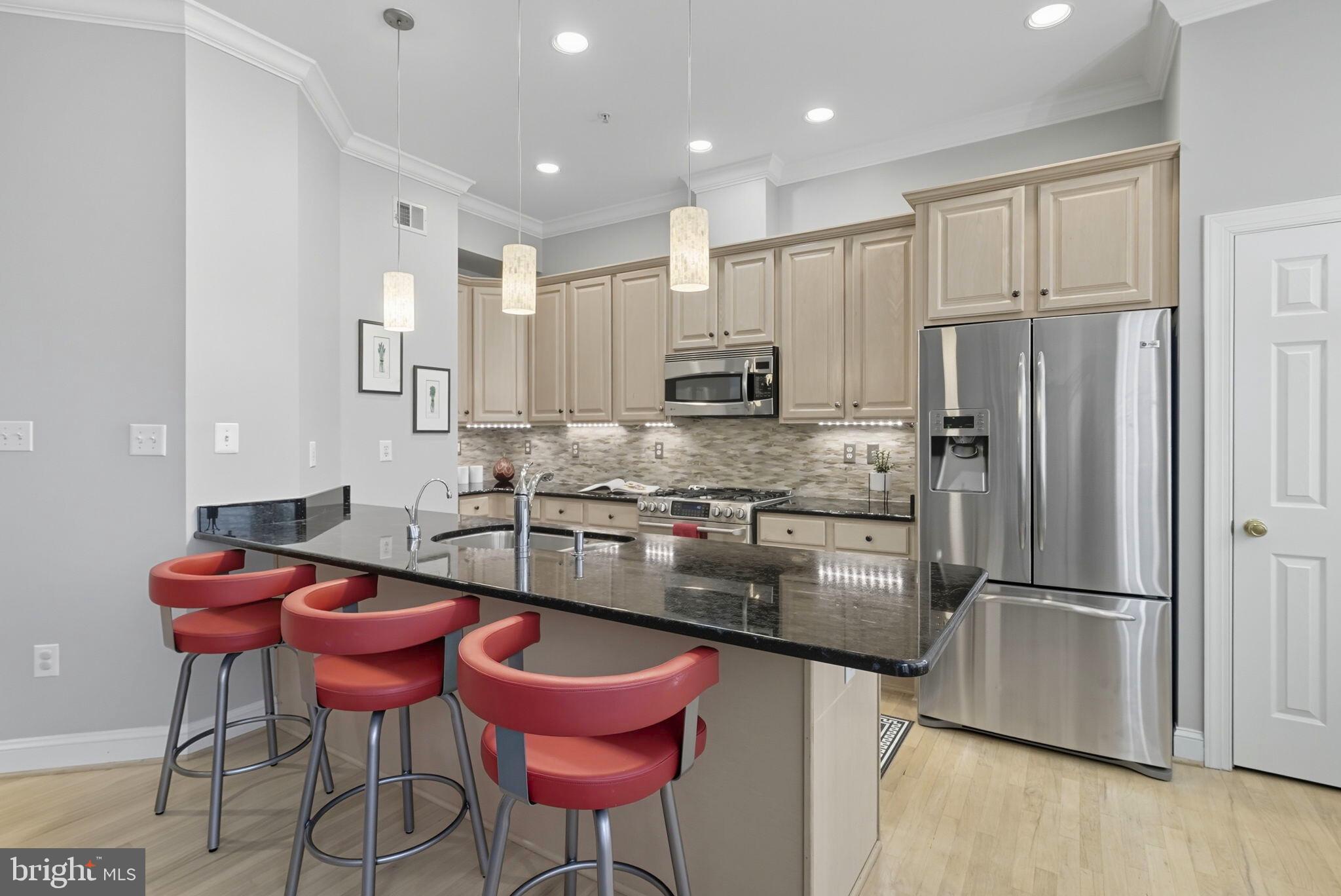 1044 N STAFFORD STREET