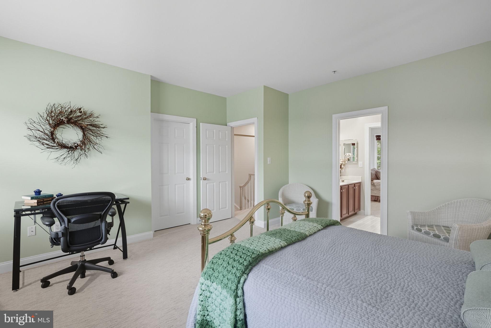 1044 N STAFFORD STREET