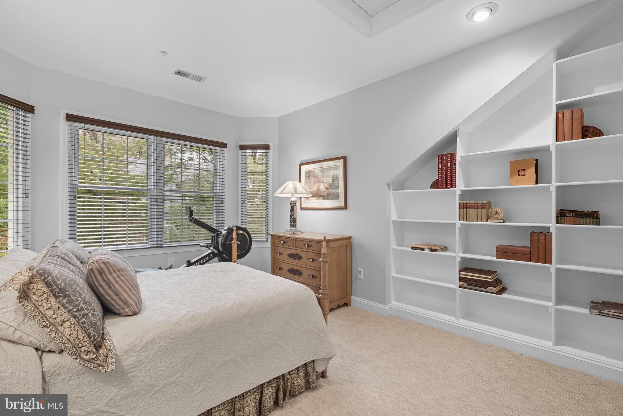 1044 N STAFFORD STREET